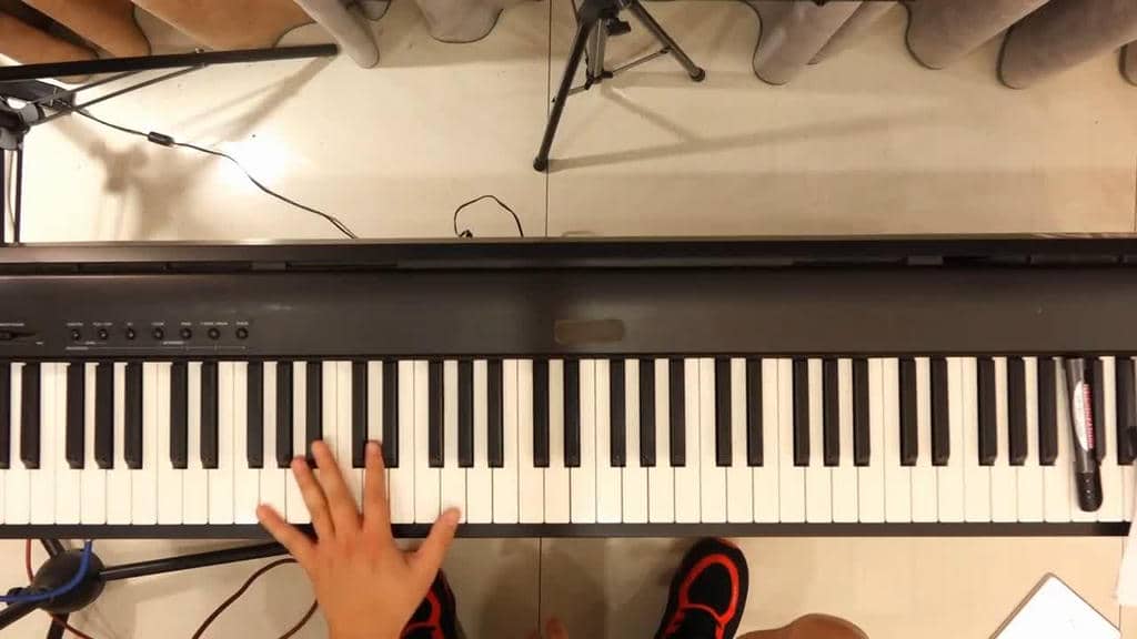 15. 钢琴、电子琴键盘乐器零基础弹唱教程_第15课 左右手配合弹唱练习《狮子座》加强练习 下集.mp4.jpg